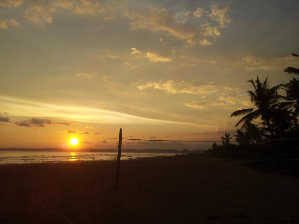 Bay Reach Home Stay Weligama Exterior photo